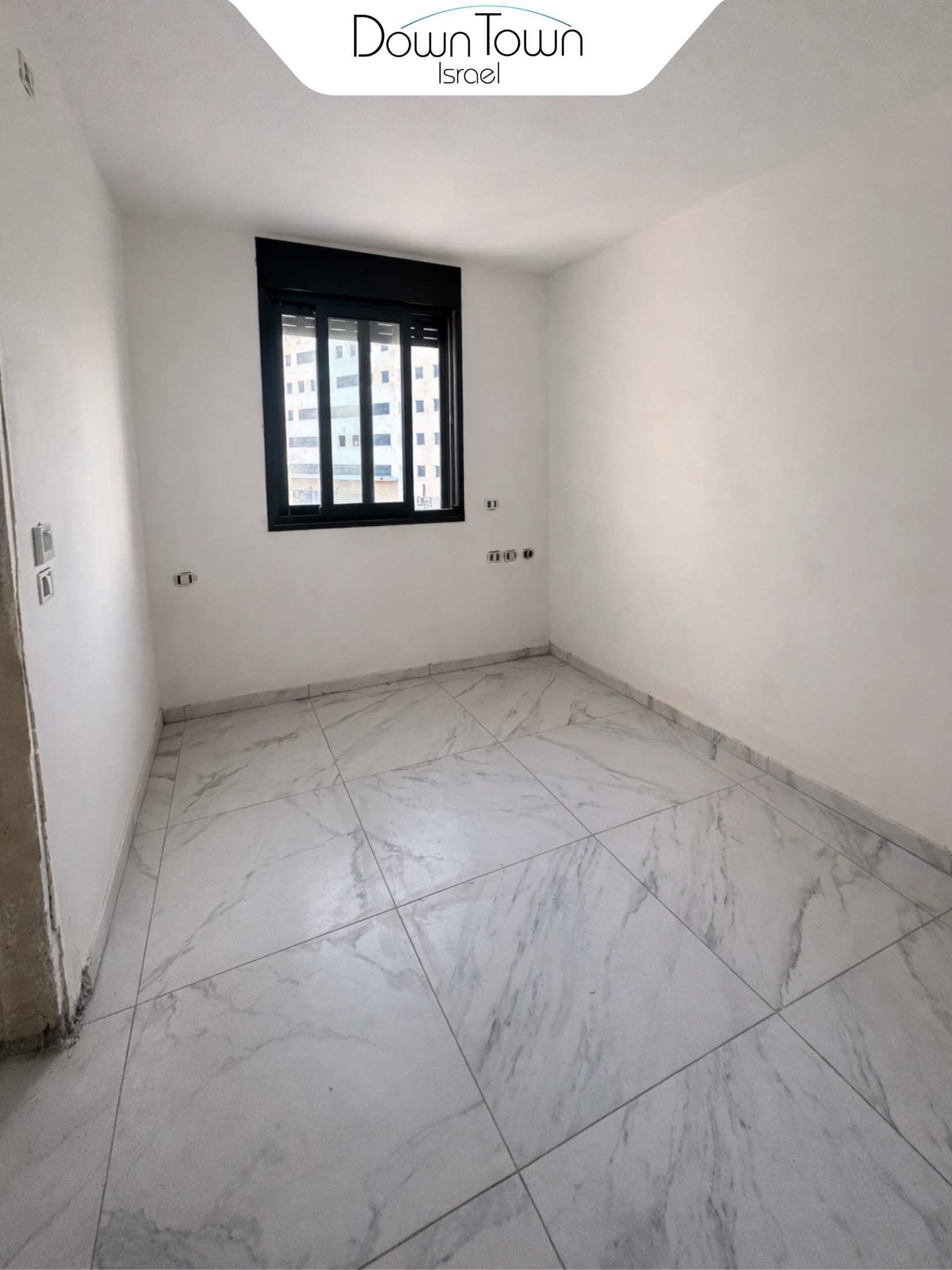 דירה ענקית מודרנית בבניין חדש