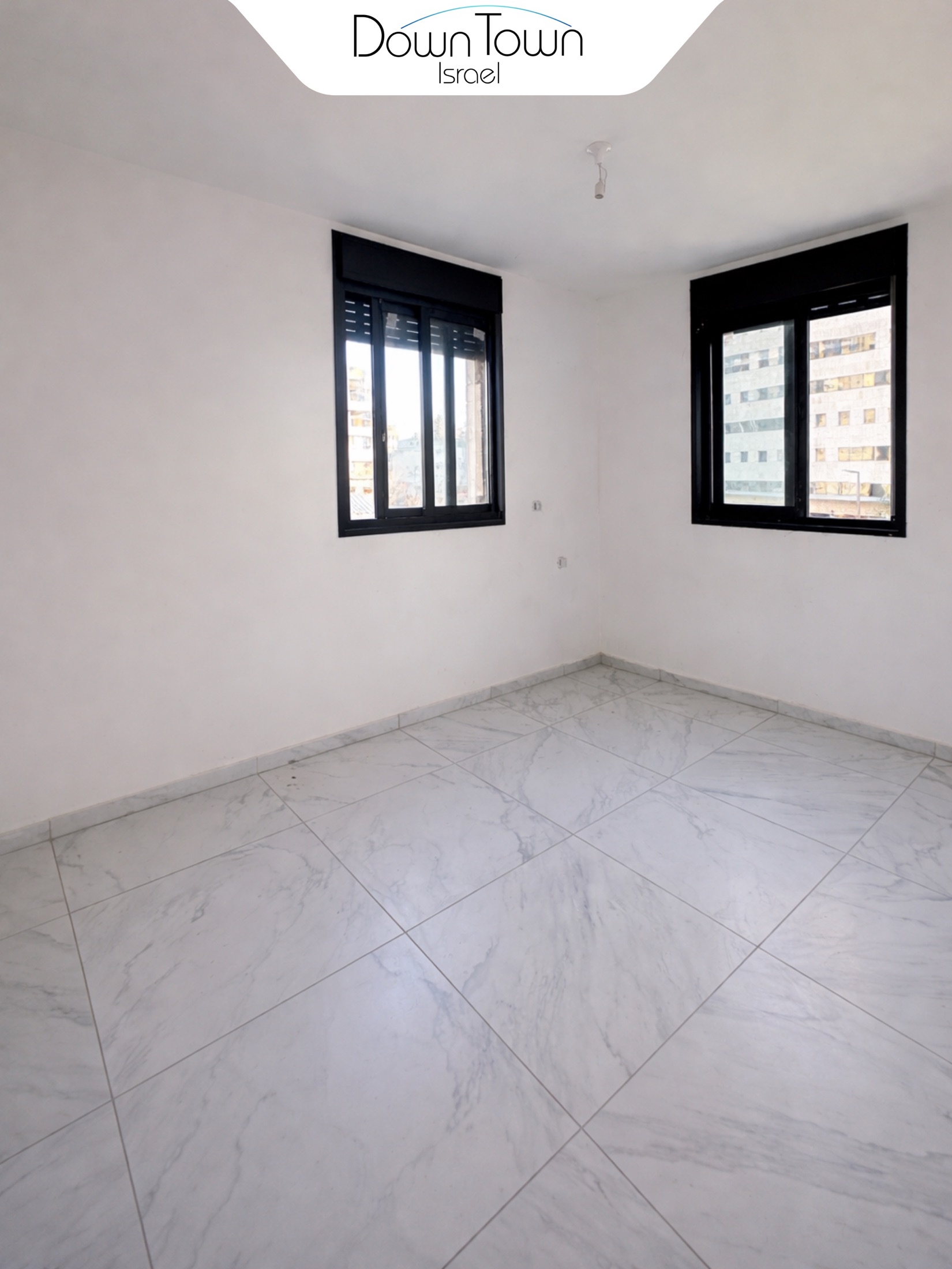 דירה ענקית מודרנית בבניין חדש