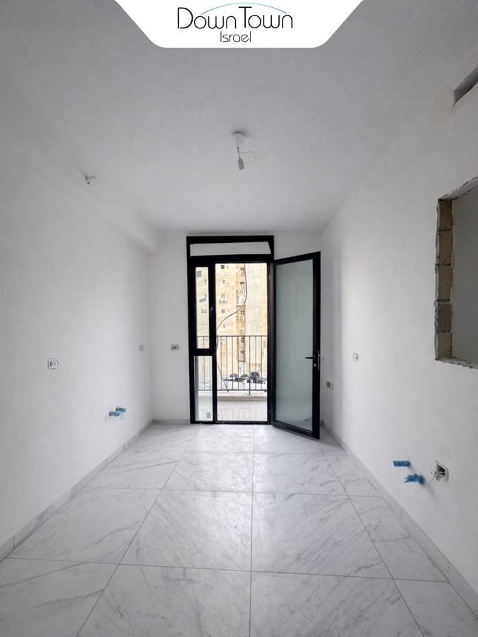 Large Modern Apartment