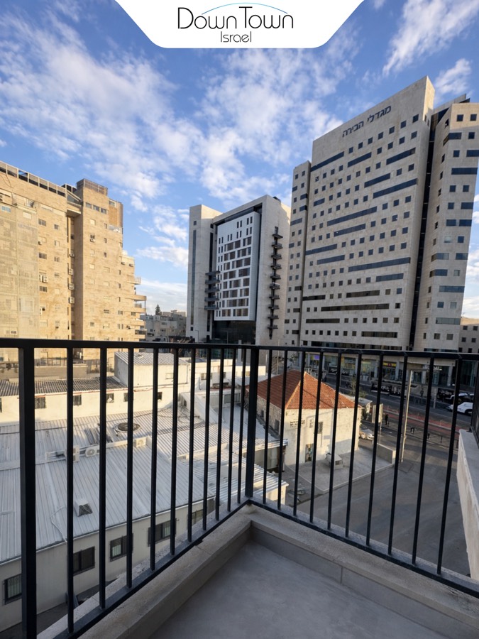 Large Modern Apartment