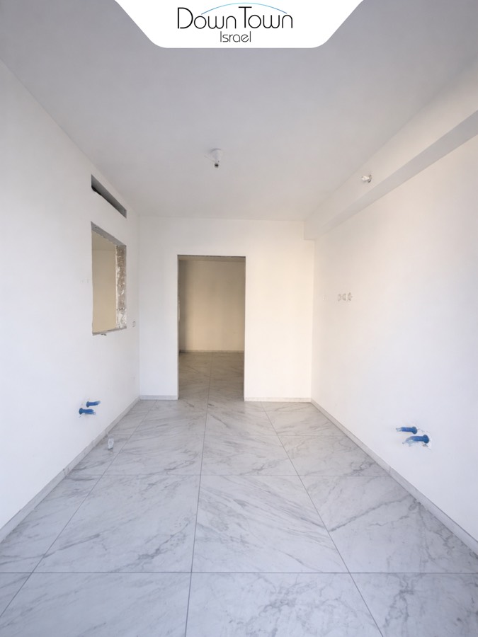 Large Modern Apartment